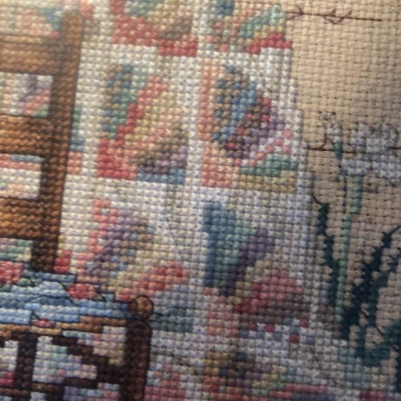 Two matching framed cross stitch pieces depicting flowers/antique chairs/quilt - Picture 15 of 16